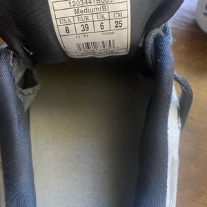 Woman’s brooks glycerin 8